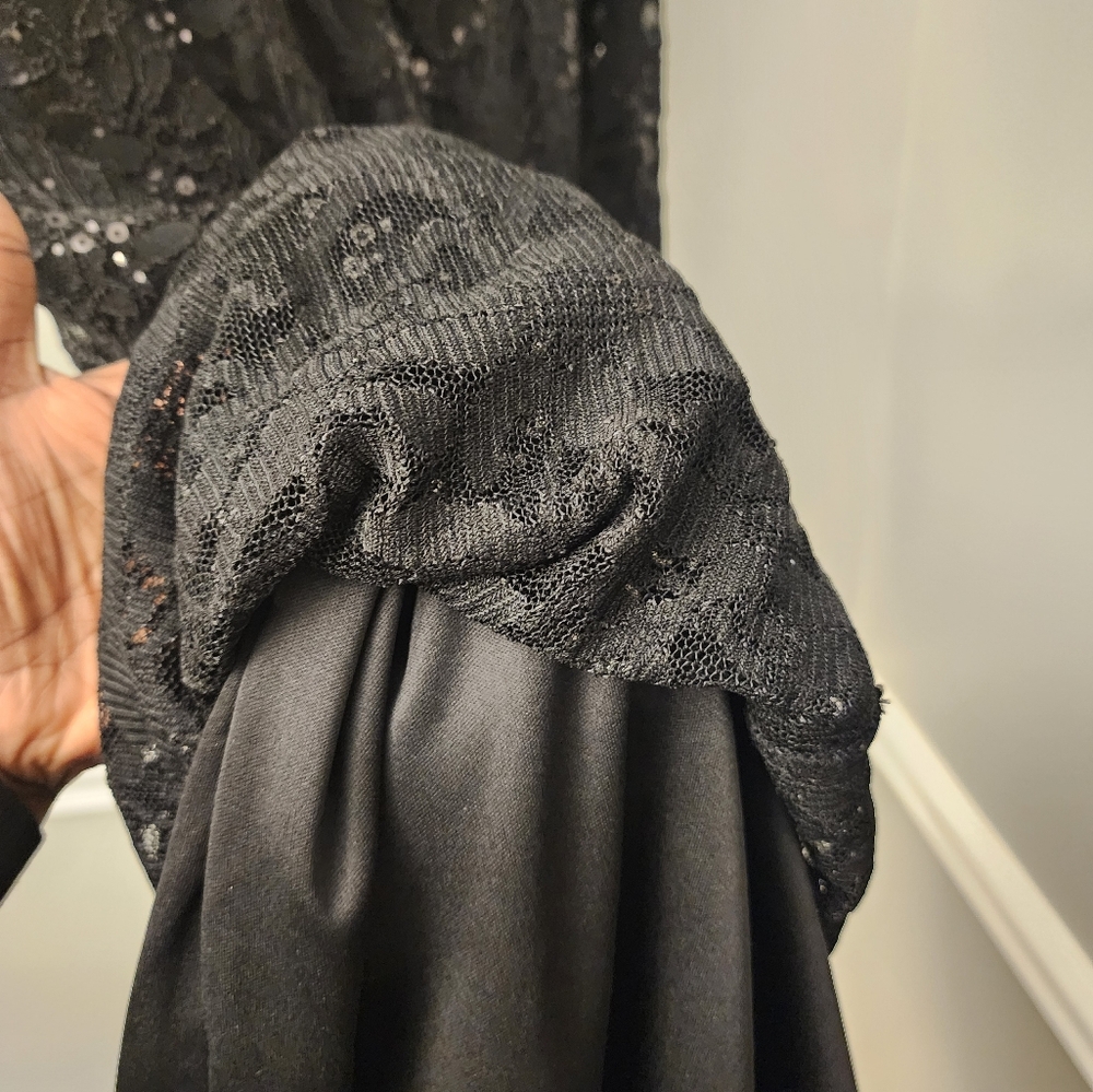 Black lace dress... with a little sparkle - Picture 8 of 9